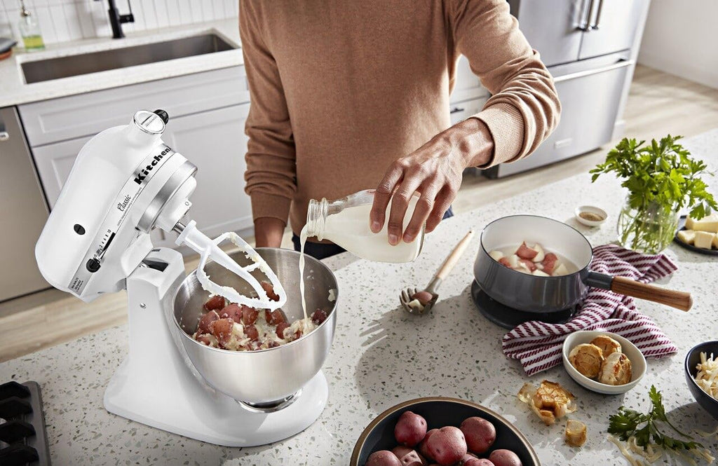 KitchenAid Classic Series 4.5 Quart Tilt-Head Stand Mixer K45SS, Onyx Black wourant