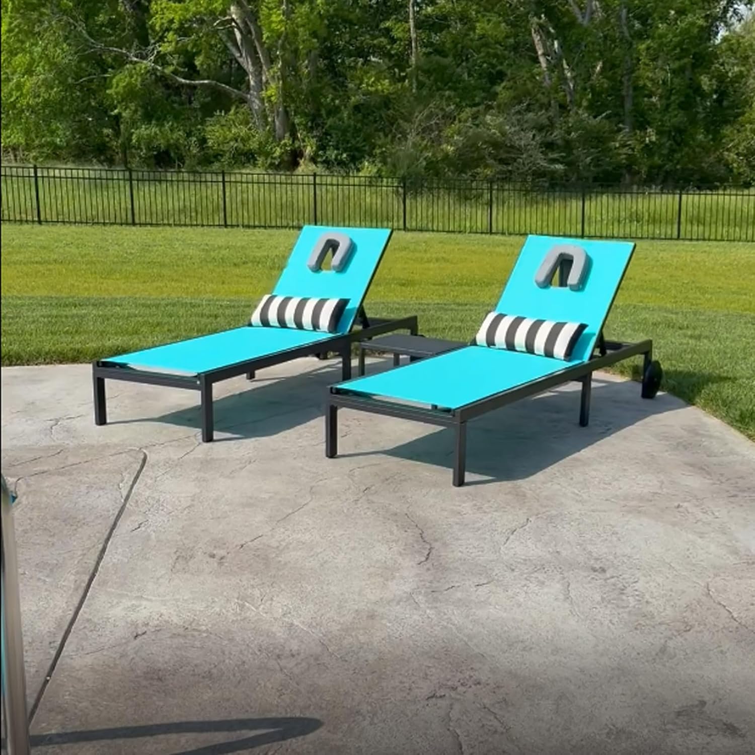 PURPLE LEAF Patio Tanning Lounge Chair Set with Face Down Hole Outdoor Aluminum Adjustable Reclining Chairs Wheels Pillows and Table for Poolside Beach Sunbathing Lounger, Beige wourant