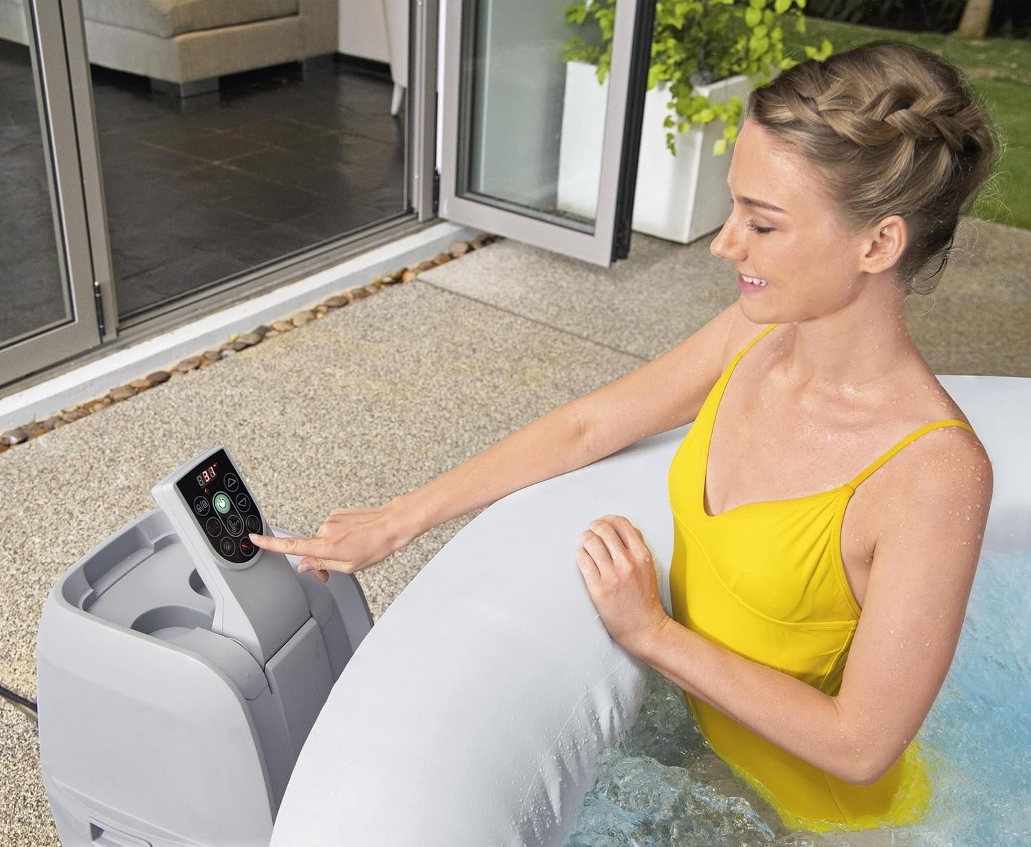 Bestway Palm Springs 4 to 6 Person EnergySense Smart AirJet Plus Inflatable Hot Tub Outdoor Spa with 140 AirJets and Insulated Cover wourant