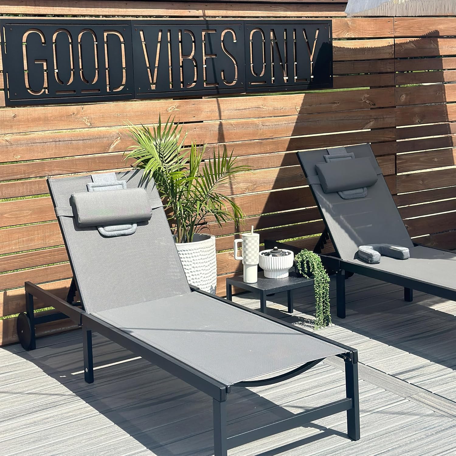 PURPLE LEAF Patio Tanning Lounge Chair Set with Face Down Hole Outdoor Aluminum Adjustable Reclining Chairs Wheels Pillows and Table for Poolside Beach Sunbathing Lounger, Beige wourant