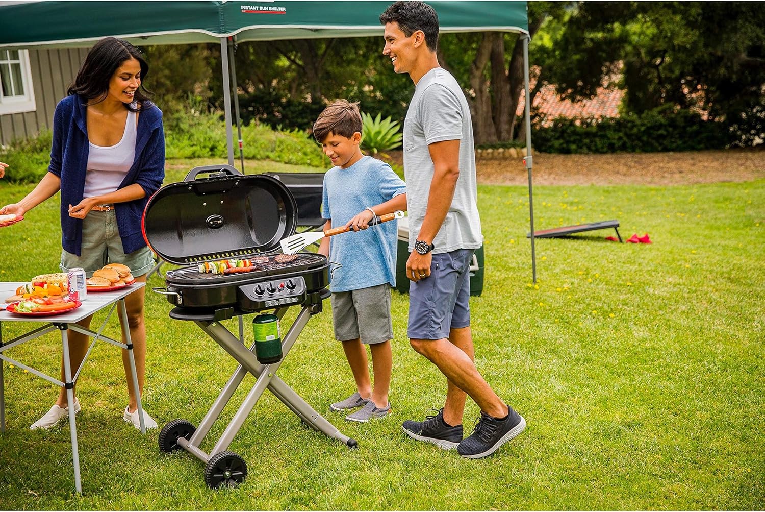 RoadTrip 285 Portable Stand-Up Propane Grill with 3 Adjustable Burners Instastart Ignition 20,000 BTUs wourant