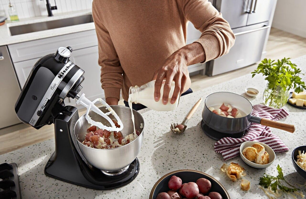 KitchenAid Classic Series 4.5 Quart Tilt-Head Stand Mixer K45SS Onyx Black wourant