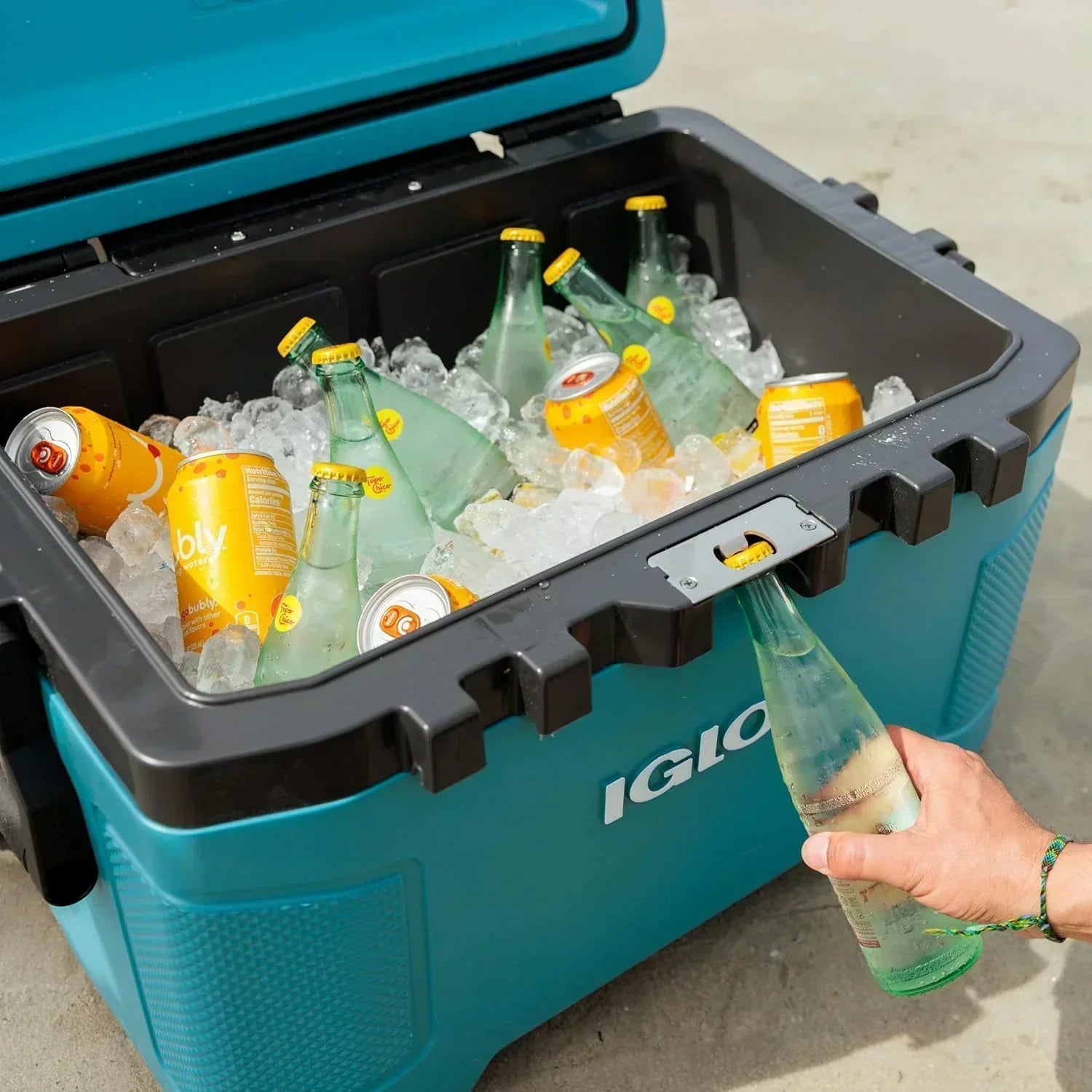 Igloo 52Qt Wheeled Cooler Insulated Hard Shell Ice Chest wourant